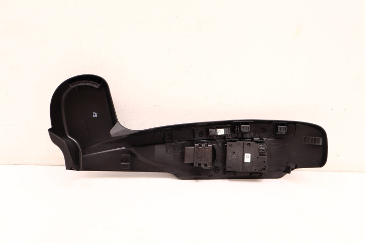 ALFA ROMEO GIULIA PRZEŁĄCZNIK PANEL FOTELA LEWY PRZÓD 670006150