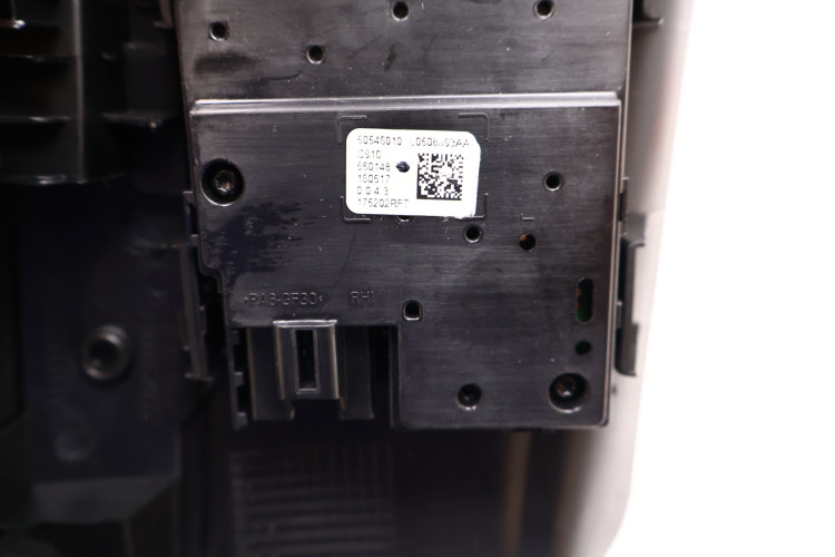 ALFA ROMEO GIULIA PRZEŁĄCZNIK PANEL FOTELA PRAWY PRZÓD 670006150