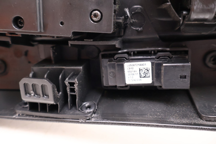 ALFA ROMEO GIULIA PRZEŁĄCZNIK PANEL FOTELA LEWY PRZÓD 670006150