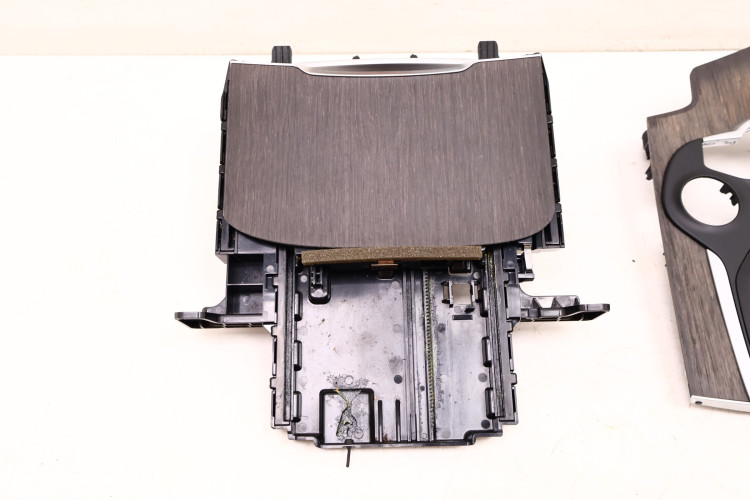 ALFA ROMEO GIULIA RAMKA DEKOR UCHWYT NA KUBKI 1561146870