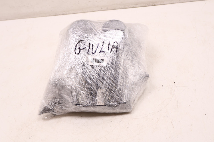 ALFA ROMEO GIULIA RAMKA DEKOR UCHWYT NA KUBKI 1561146870