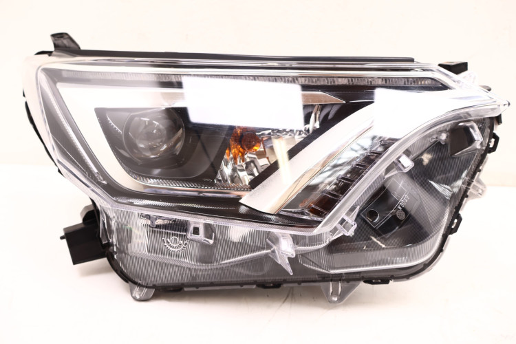 TOYOTA RAV4 IV LIFT LAMPA PRAWA PRZÓD