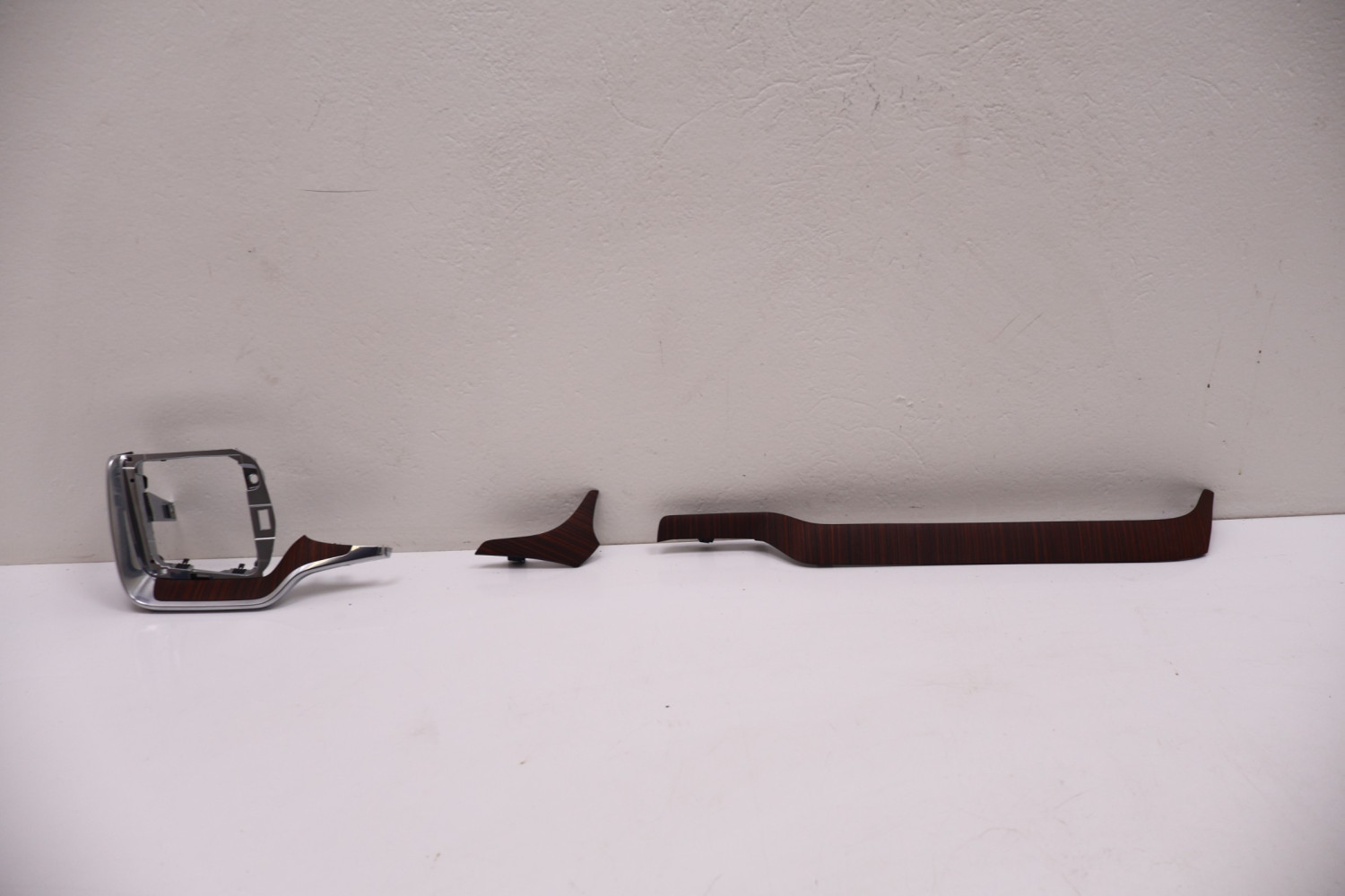 VOLVO V60 II LISTWA OZDOBNA DEKOR DESKI 31477905, 31477179