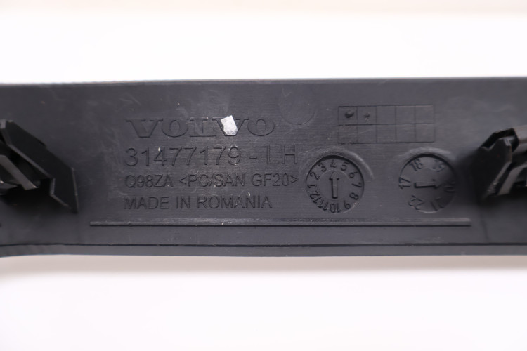 VOLVO V60 II LISTWA OZDOBNA DEKOR DESKI 31477905, 31477179