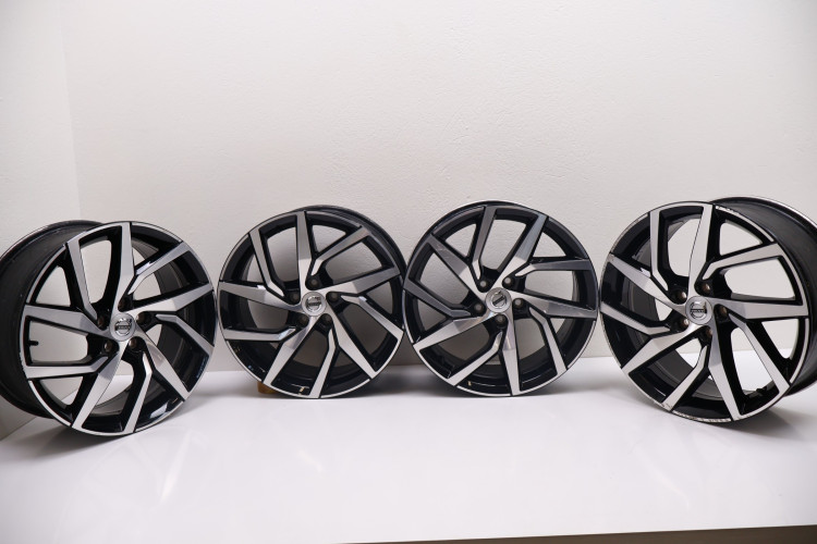 VOLVO V60 II FELGI ALUMINIOWE 18X7.5 32209776