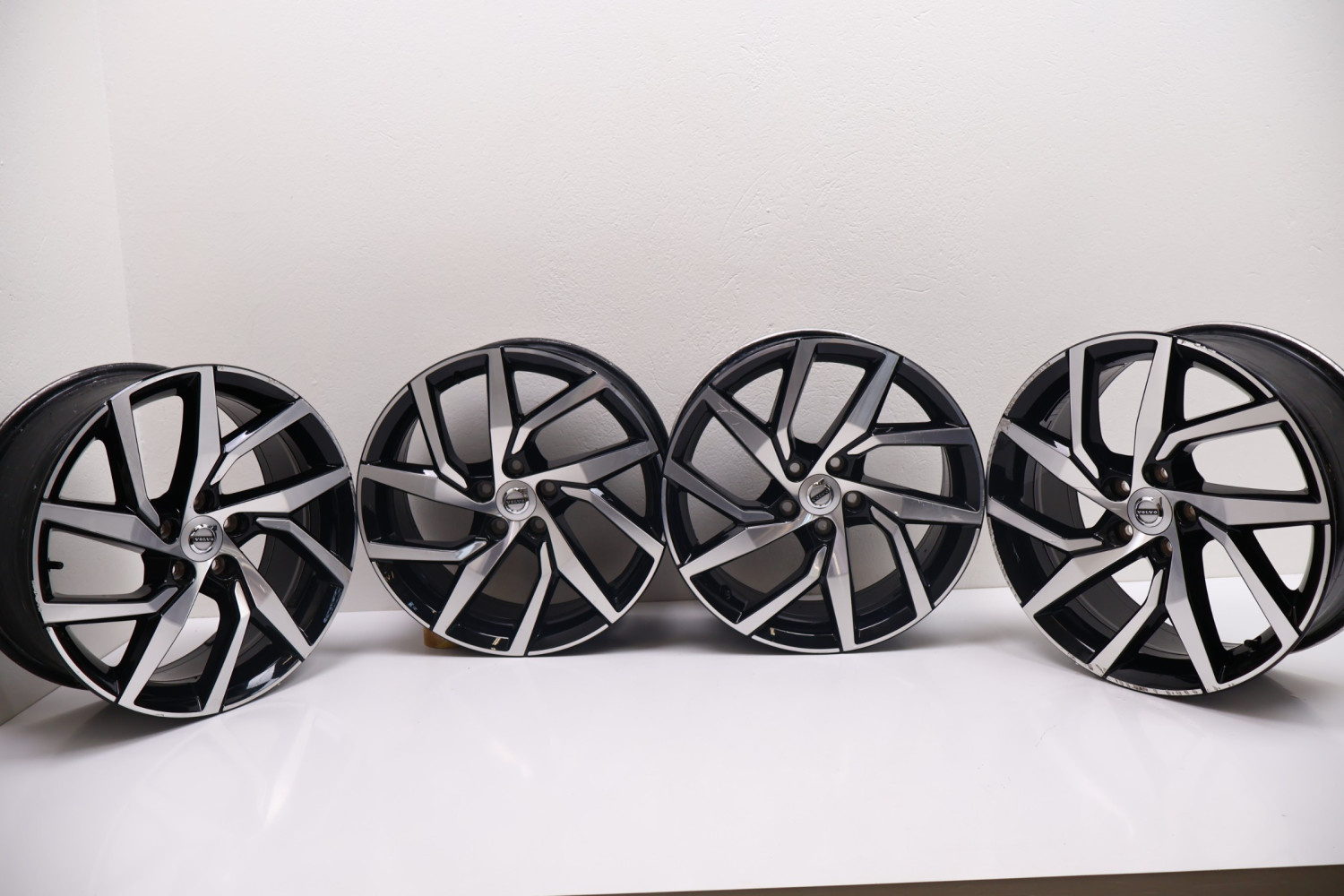 VOLVO V60 II FELGI ALUMINIOWE 18X7.5 32209776