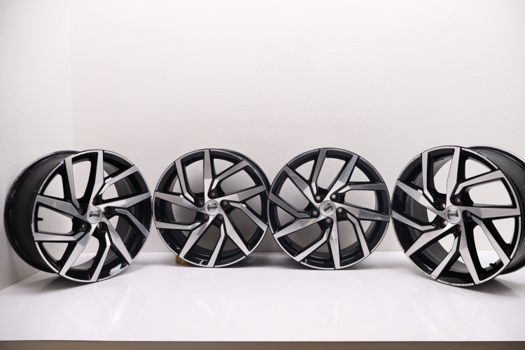 VOLVO V60 II FELGI ALUMINIOWE 18X7.5 32209776