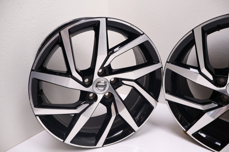 VOLVO V60 II FELGI ALUMINIOWE 18X7.5 32209776