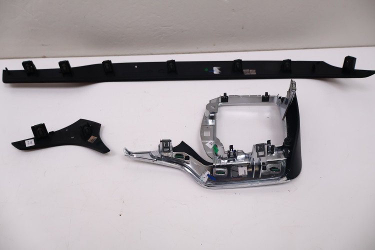 VOLVO V60 II LISTWA OZDOBNA DEKOR DESKI 31477905, 31477179