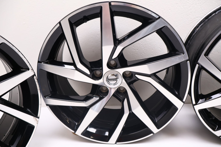 VOLVO V60 II FELGI ALUMINIOWE 18X7.5 32209776