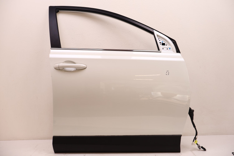 TOYOTA RAV4 IV DRZWI PRAWE PRZÓD 070