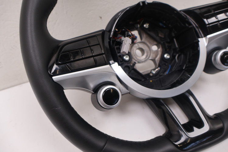MASERATI GRECALE KIEROWNICA WIELOFUNKCYJNA 6702698370