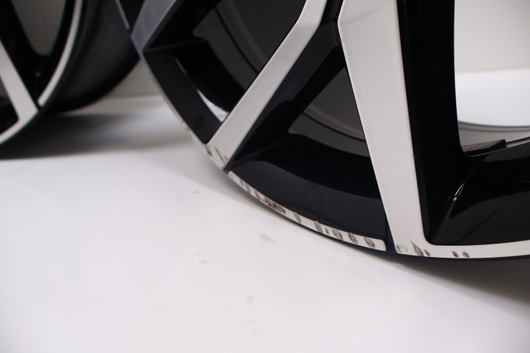 VOLVO V60 II FELGI ALUMINIOWE 18X7.5 32209776