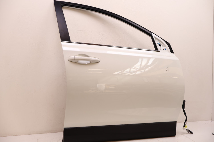 TOYOTA RAV4 IV DRZWI PRAWE PRZÓD 070
