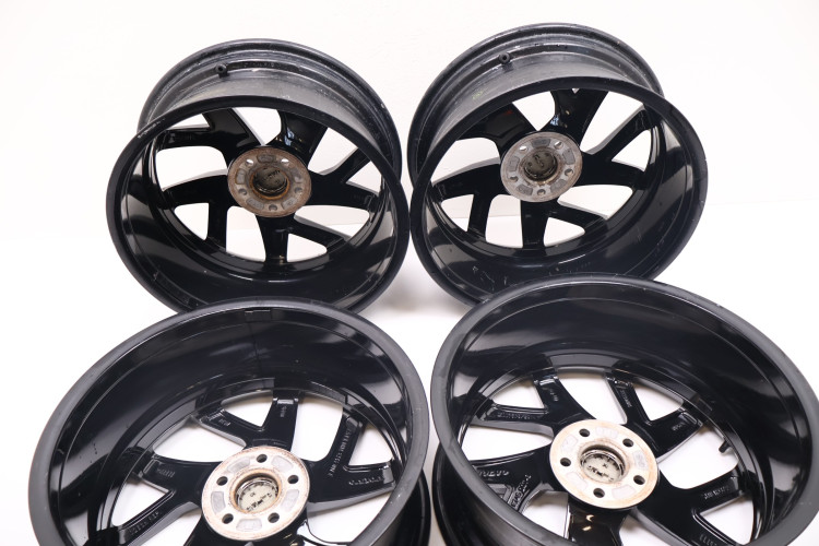 VOLVO V60 II FELGI ALUMINIOWE 18X7.5 32209776