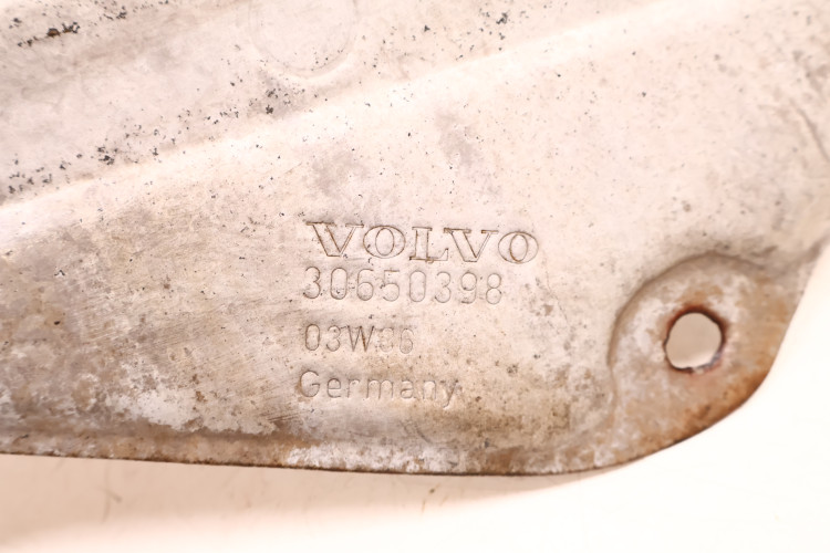 VOLVO V70 2.5T OSŁONA TERMICZNA 30650398