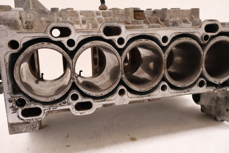 VOLVO V70 2.5T BLOK SILNIKA B5254T2
