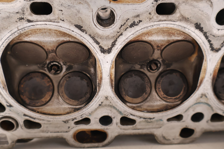 VOLVO V70 2.5T GŁOWICA WAŁKI ROZRZĄDU B5254T2 1001837
