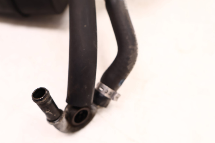 VOLVO V70 2.5T ODMA SEPARATOR OLEJU 8653409