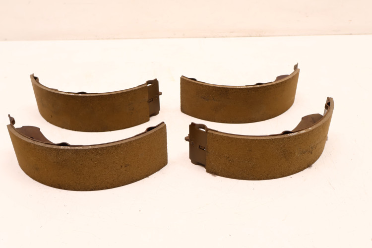 TOYOTA LAND CRUISER BJ40 BJ42 BJ43 BJ44 BJ46 BJ70V BJ71V BJ73V SZCZĘKI HAMULCOWE BĘBNOWE '04494-60021