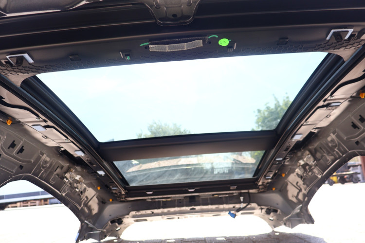 MASERATI GRECALE DACH PANORAMA