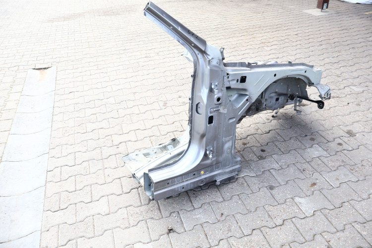 MASERATI LEVANTE ĆWIARTKA PRAWA PRZÓD 672