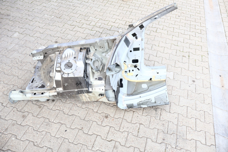 MASERATI LEVANTE ĆWIARTKA PRAWA PRZÓD 672