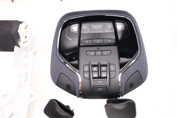 MASERATI LEVANTE PODSUFITKA PANORAMA