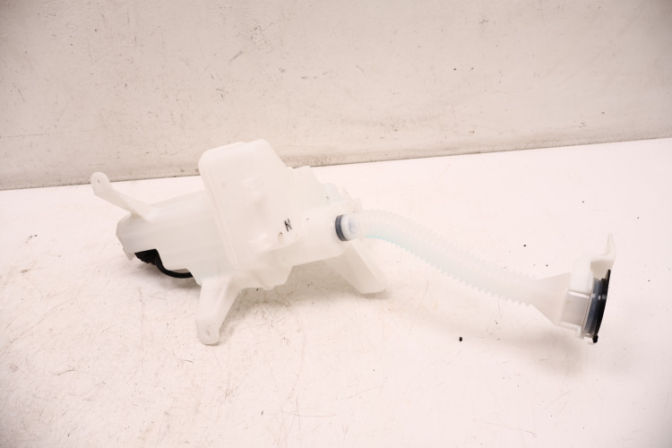 TOYOTA RAV4 IV ZBIORNICZEK SPRYSKIWACZY