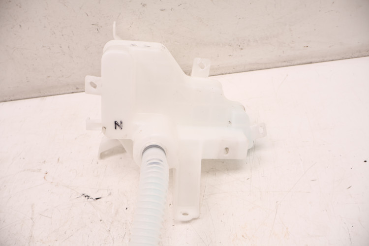 TOYOTA RAV4 IV ZBIORNICZEK SPRYSKIWACZY