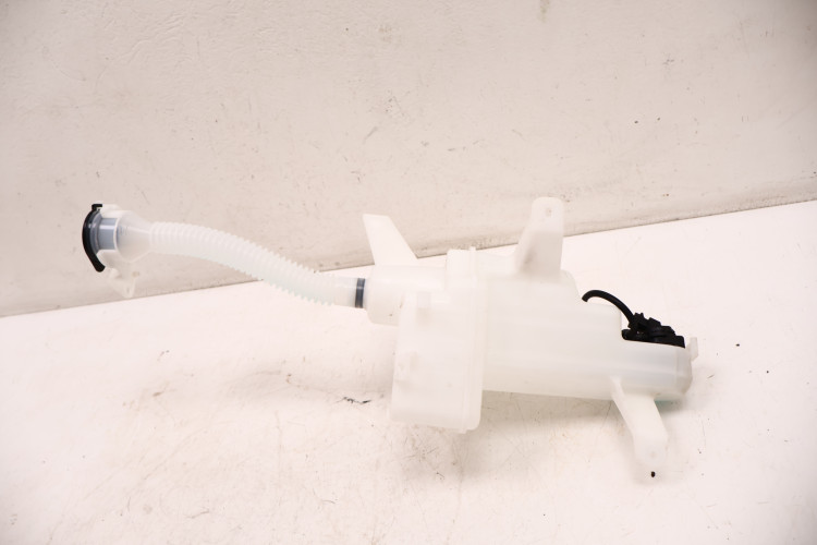 TOYOTA RAV4 IV ZBIORNICZEK SPRYSKIWACZY