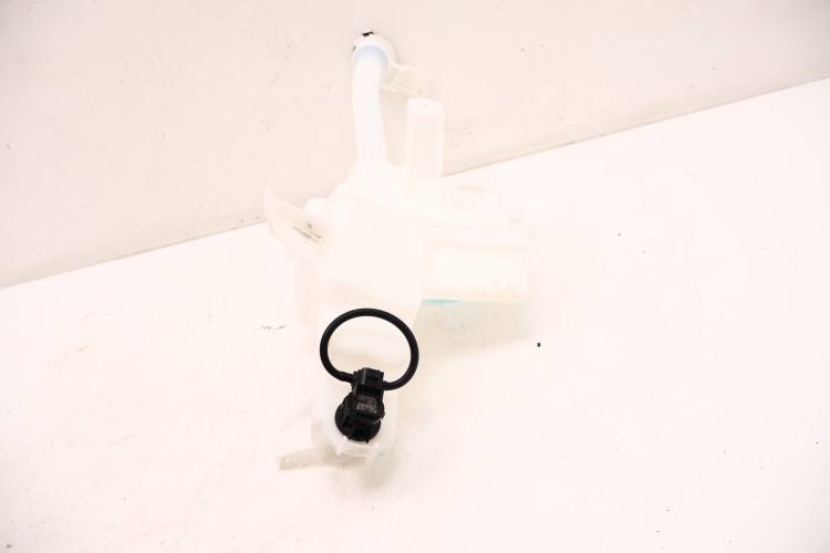 TOYOTA RAV4 IV ZBIORNICZEK SPRYSKIWACZY