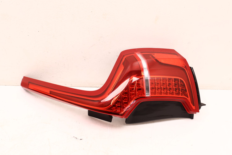 VOLVO XC90 II LAMPA PRAWA TYŁ 32228211