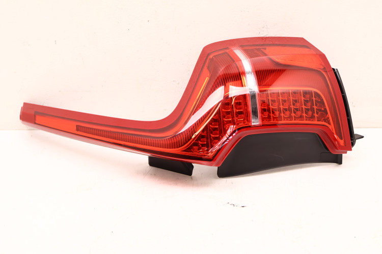 VOLVO XC90 II LAMPA PRAWA TYŁ 31353168