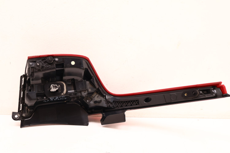 VOLVO XC90 II LAMPA PRAWA TYŁ 31353168