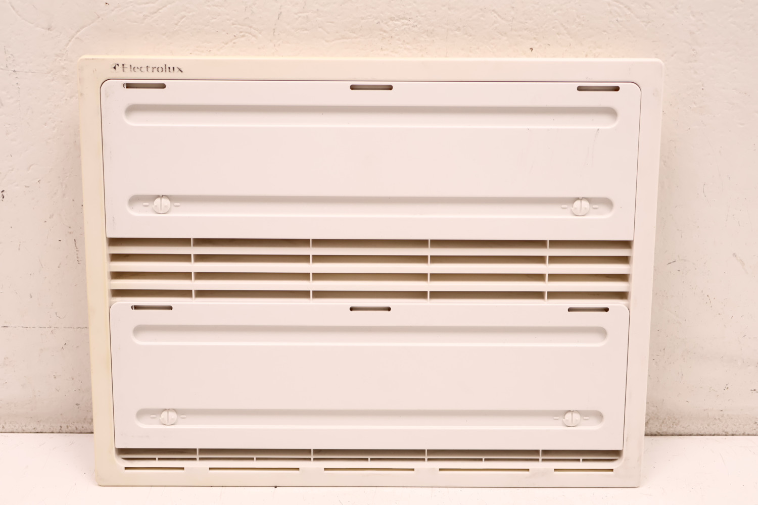 KAMPER PRZYCZEPA KEMPINGOWA KRATKA WENTYLACYJNA DOMETIC 48 CM X 37 CM 45 CM X 33,5 CM