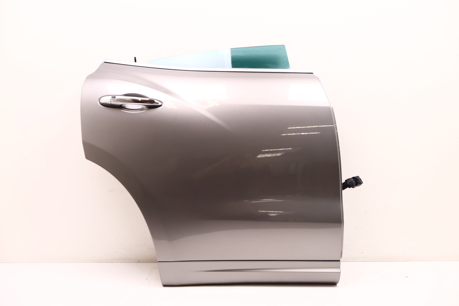 MASERATI LEVANTE DRZWI PRAWE TYŁ 672