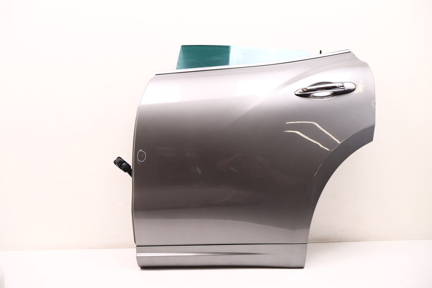 MASERATI LEVANTE DRZWI LEWE TYŁ 672