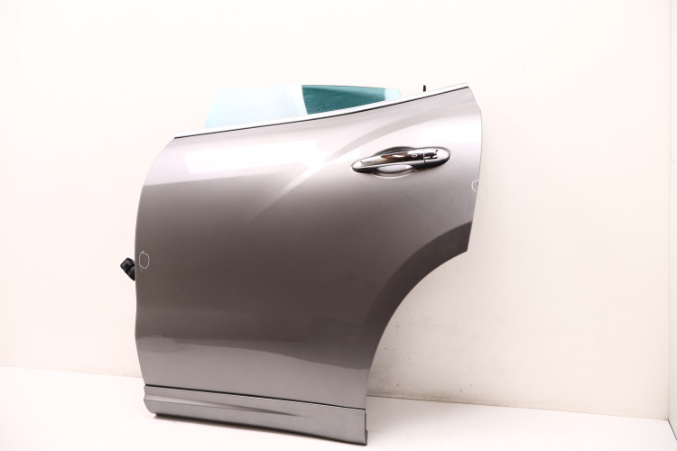 MASERATI LEVANTE DRZWI LEWE TYŁ 672