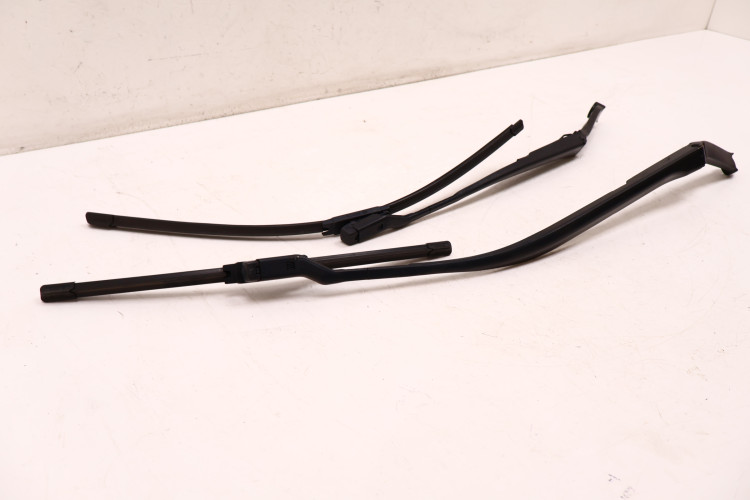 MASERATI LEVANTE RAMIONA WYCIERACZEK 89813-790, 89813-787