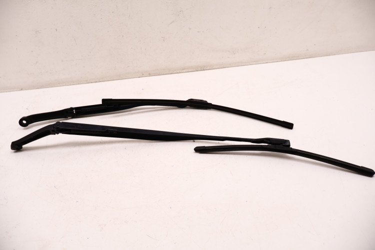 MASERATI LEVANTE RAMIONA WYCIERACZEK 89813-790, 89813-787