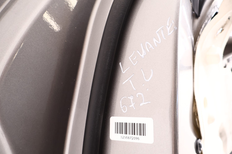 MASERATI LEVANTE DRZWI LEWE TYŁ 672