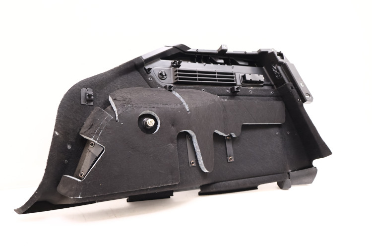 MASERATI LEVANTE Q4 BOCZEK BAGAŻNIKA PRAWY 670040381