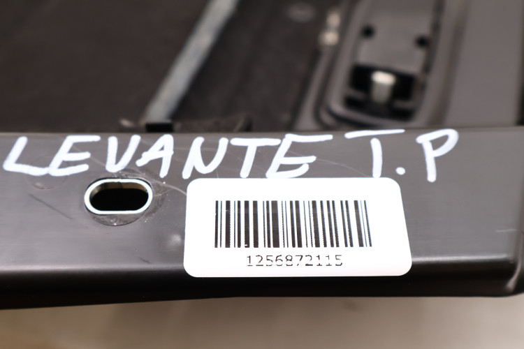 MASERATI LEVANTE Q4 BOCZEK BAGAŻNIKA PRAWY 670040381