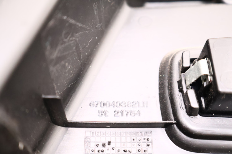 MASERATI LEVANTE Q4 BOCZEK BAGAŻNIKA LEWY 670040382