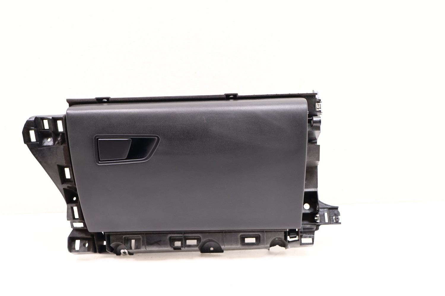 MASERATI LEVANTE SCHOWEK PASAŻERA 670043149