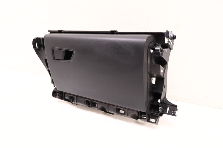 MASERATI LEVANTE SCHOWEK PASAŻERA 670043149