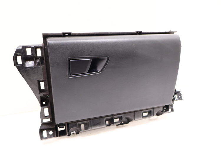 MASERATI LEVANTE SCHOWEK PASAŻERA 670043149