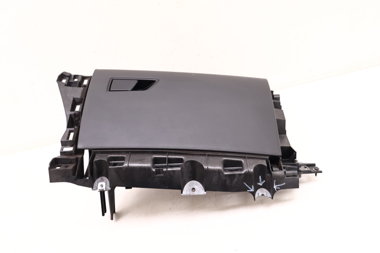 MASERATI LEVANTE SCHOWEK PASAŻERA 670043149