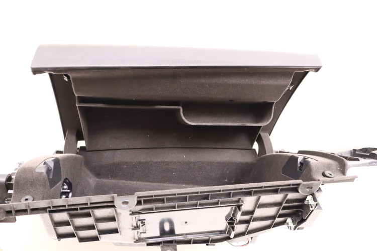 MASERATI LEVANTE SCHOWEK PASAŻERA 670043149